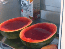 雨阴吃瓜,尽享悠闲吃瓜时光