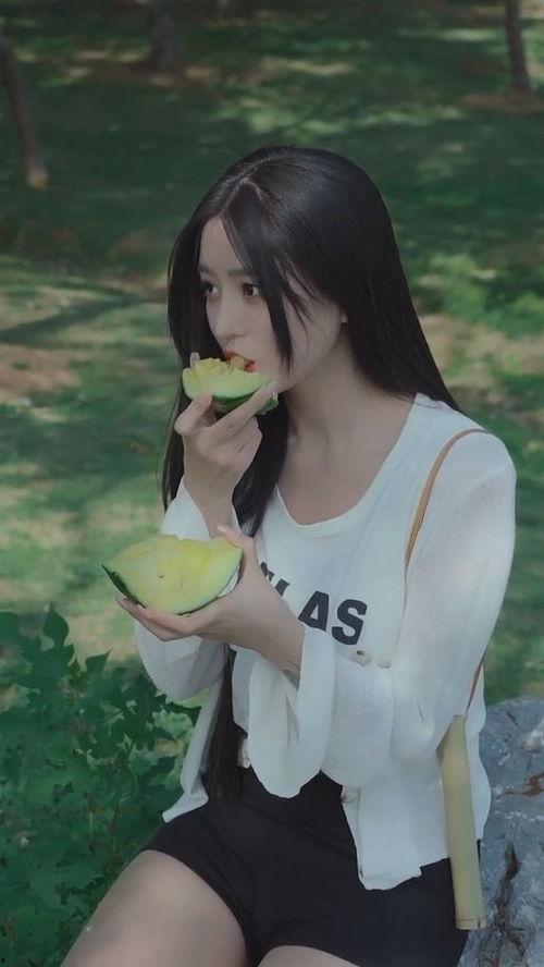 吃瓜最新美女,揭秘吃瓜界最新美女生态